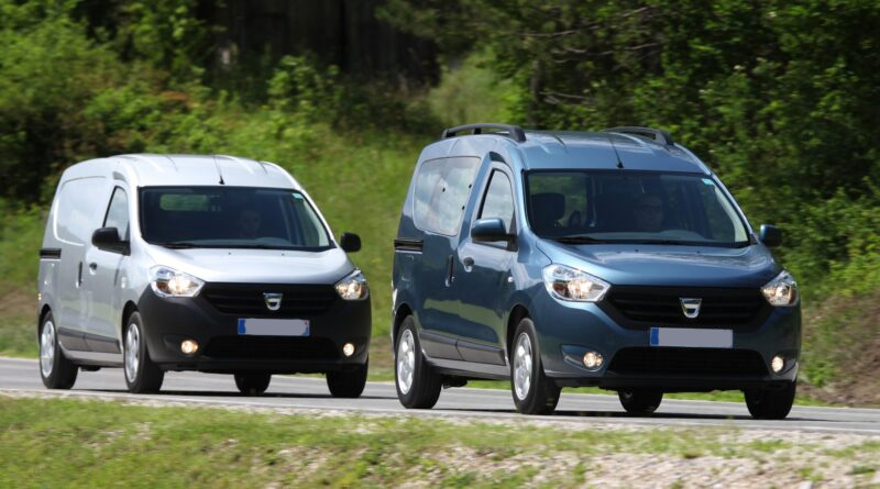 Dvojice vozů Dacia Dokker